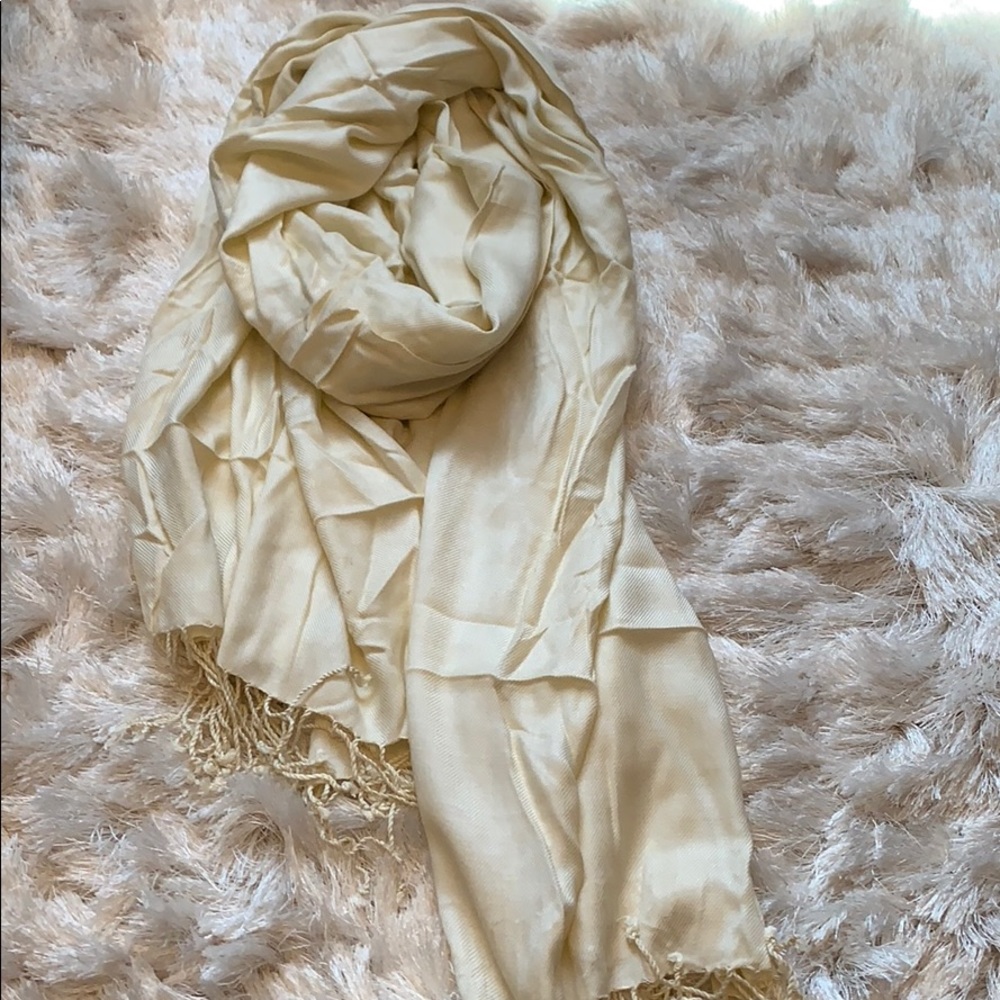 NWOT Off White Pashmina-Style Wrap Scarf.